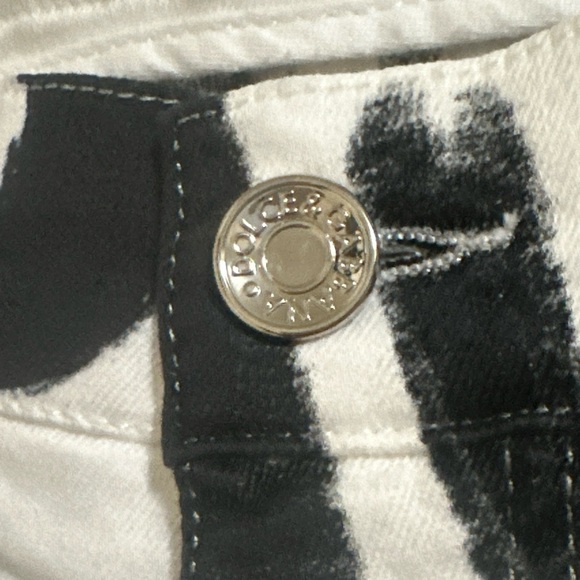 Dolce & Gabbana Graffiti-Print Denim Skinny Jeans - Picture 15 of 17